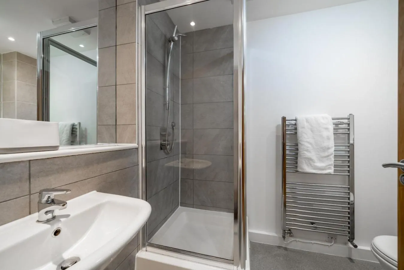 Stunning 3 Bedroom Flat, With Parking, Sleeps Six, Near Greenwich Park London 0*,