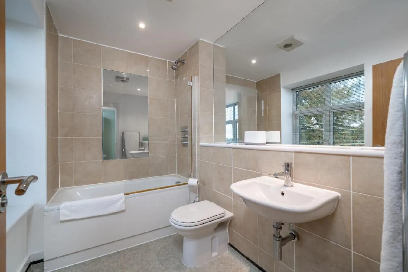 Apartment Stunning 3 Bedroom Flat, With Parking, Sleeps Six, Near Greenwich Park London